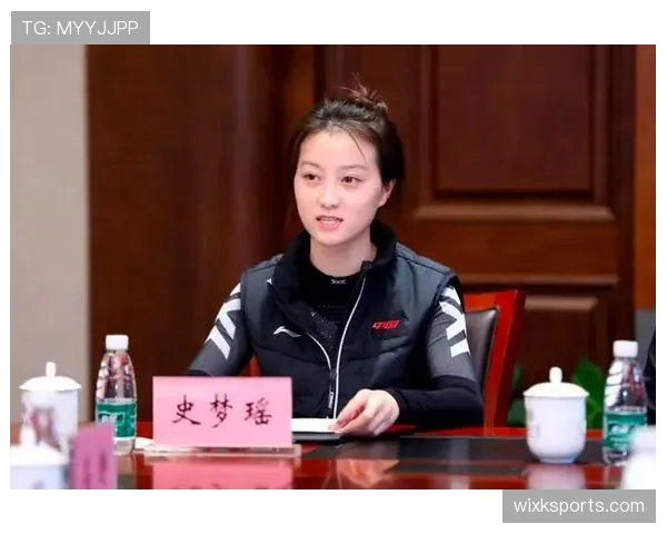 史梦瑶训练完直接啃冰棍，这自律人设是不是有点绷不住了？